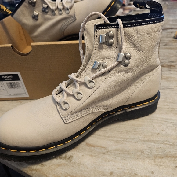 Dr Martens boots - Picture 2 of 4